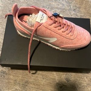 New in box with tags retro runner